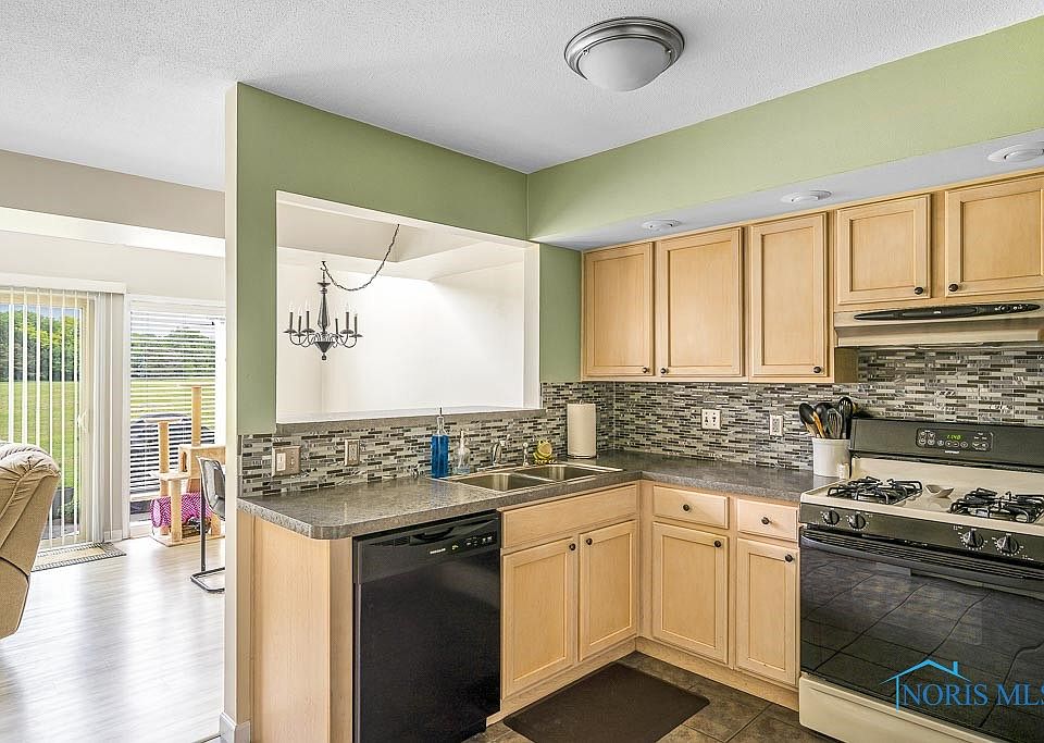 Fenwyck Arms 6818 Fenwyck Rd Maumee OH Zillow