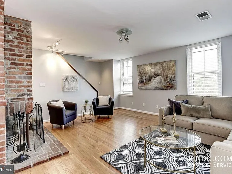 410 11th St NE #17 — Photo 3