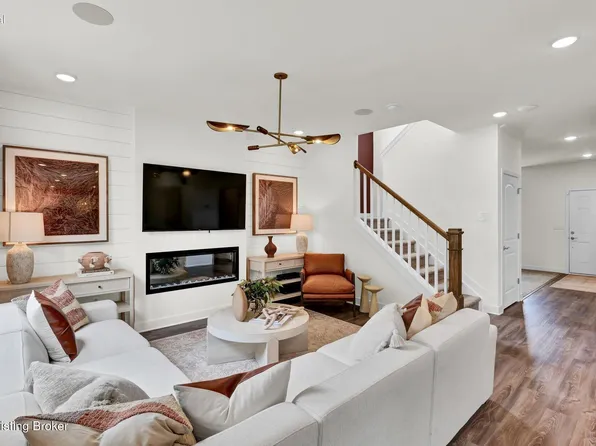 16940 Aiken Ridge Cir, Louisville, KY 40245