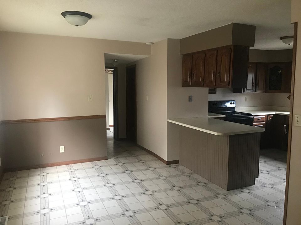 Dining/kitchen