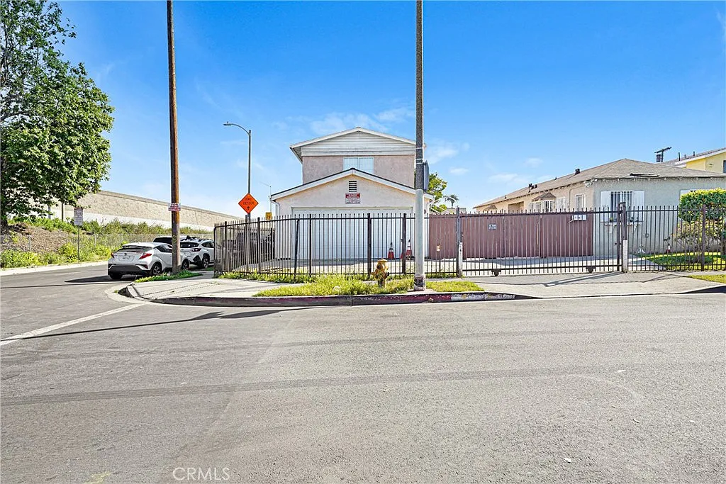 Building Photo - 400 W 109th St #2