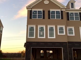 125 Carillon Hill Ln, Sellersville, PA 18960