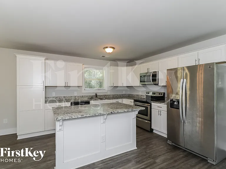 4535 Bonneville Dr — Photo 9