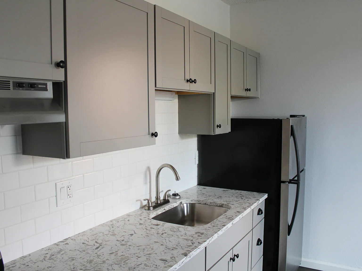 Yamhill At Sixth — Photo 1
