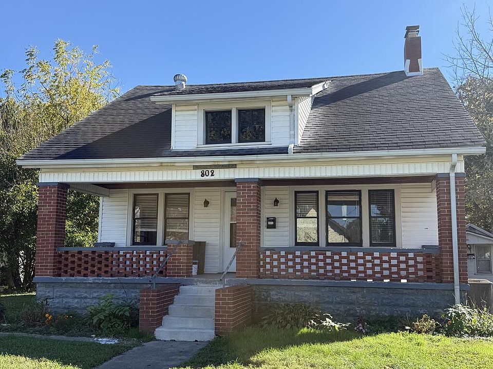 1st image of 802 E 2nd St