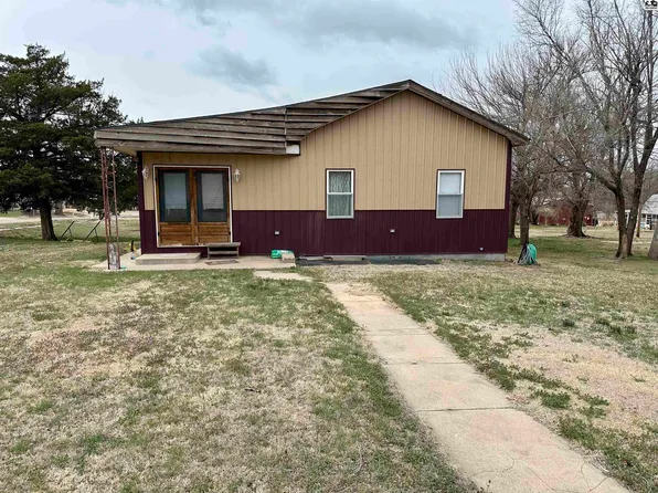 323 S Oak St, Medicine Lodge, KS 67104