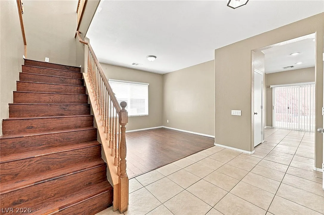 3 bed, 2.5 bath, 2031 sqft, $2,450 — Photo 3