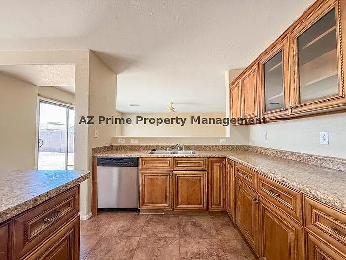 583 W Racine Loop — Photo 9