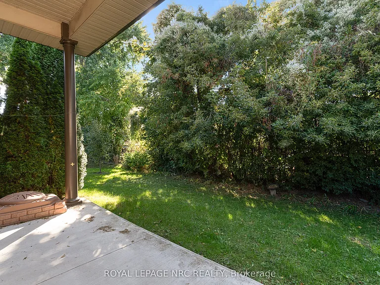 7 Sapphire Ct N — Photo 8