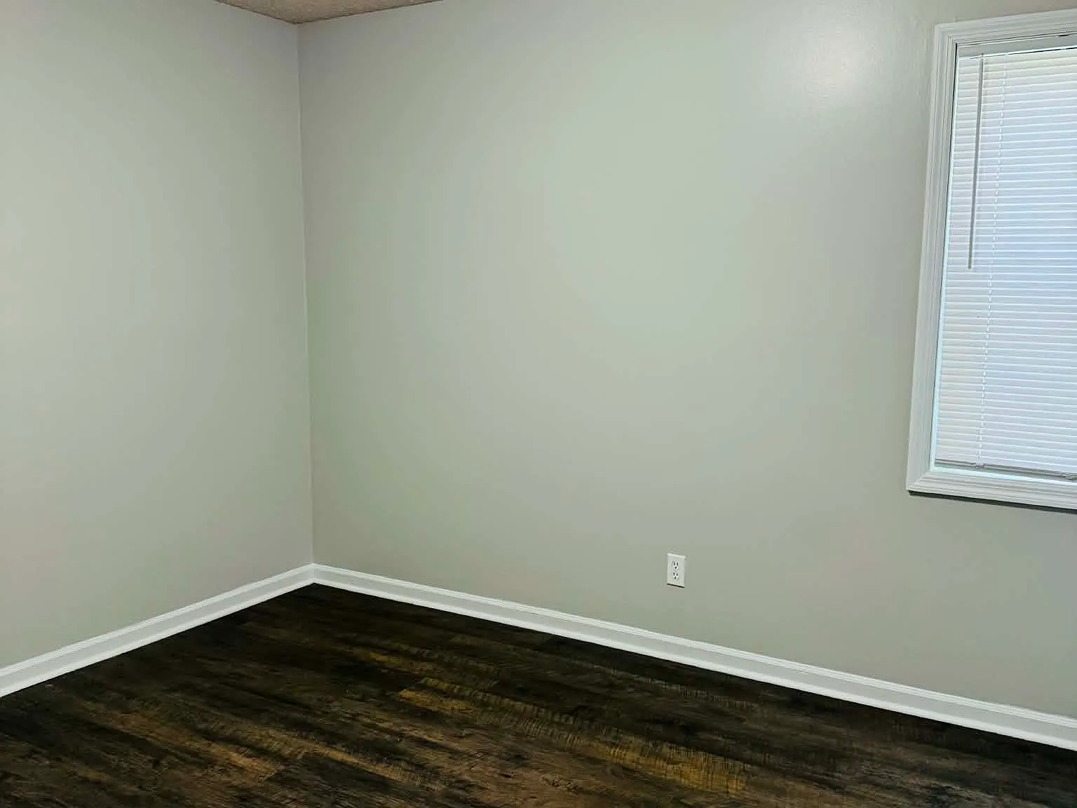 2114 Caswell St — Photo 4