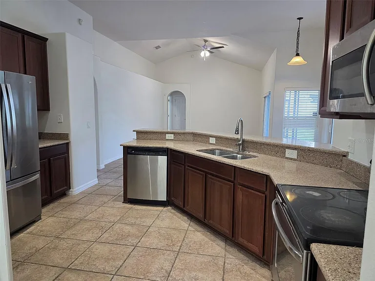 881 Seneca Trl — Photo 2