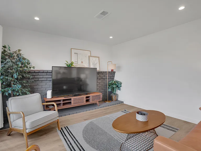 Leonard Dr — Photo 9