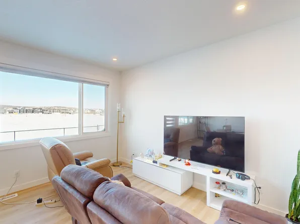 103 Creekstone Park SW, Calgary, AB T2X 5E5