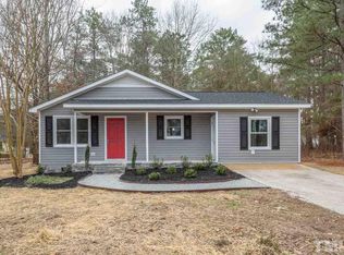 904 Greenbriar Dr, Fuquay Varina, NC 27526