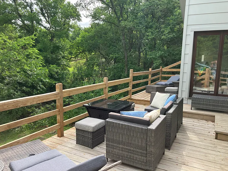 545 Lakeview Dr — Photo 3