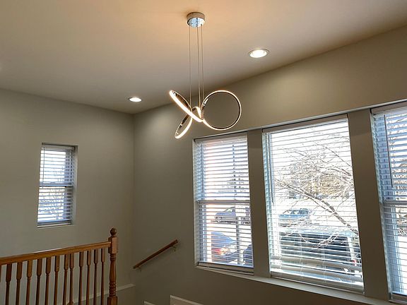2nd image of 4852 S Indiana Ave 301-unit 1