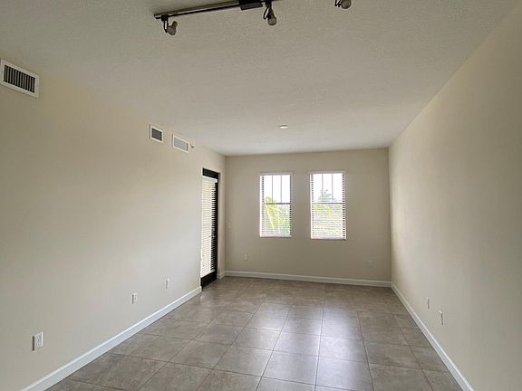 4th image of 11600 NW 41st St #504