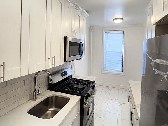 2nd image of 83-52 Talbot St #5D