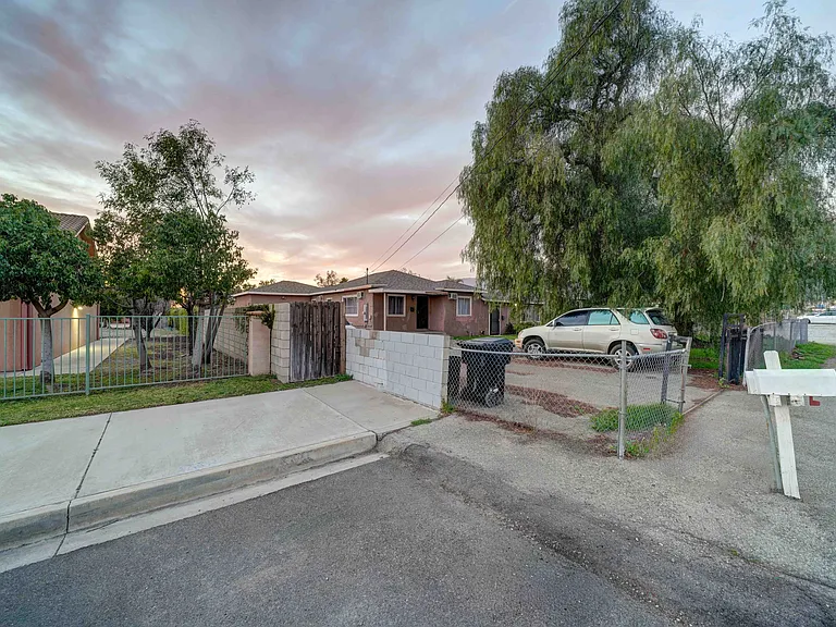 8940 Live Oak Ave #B — Photo 19