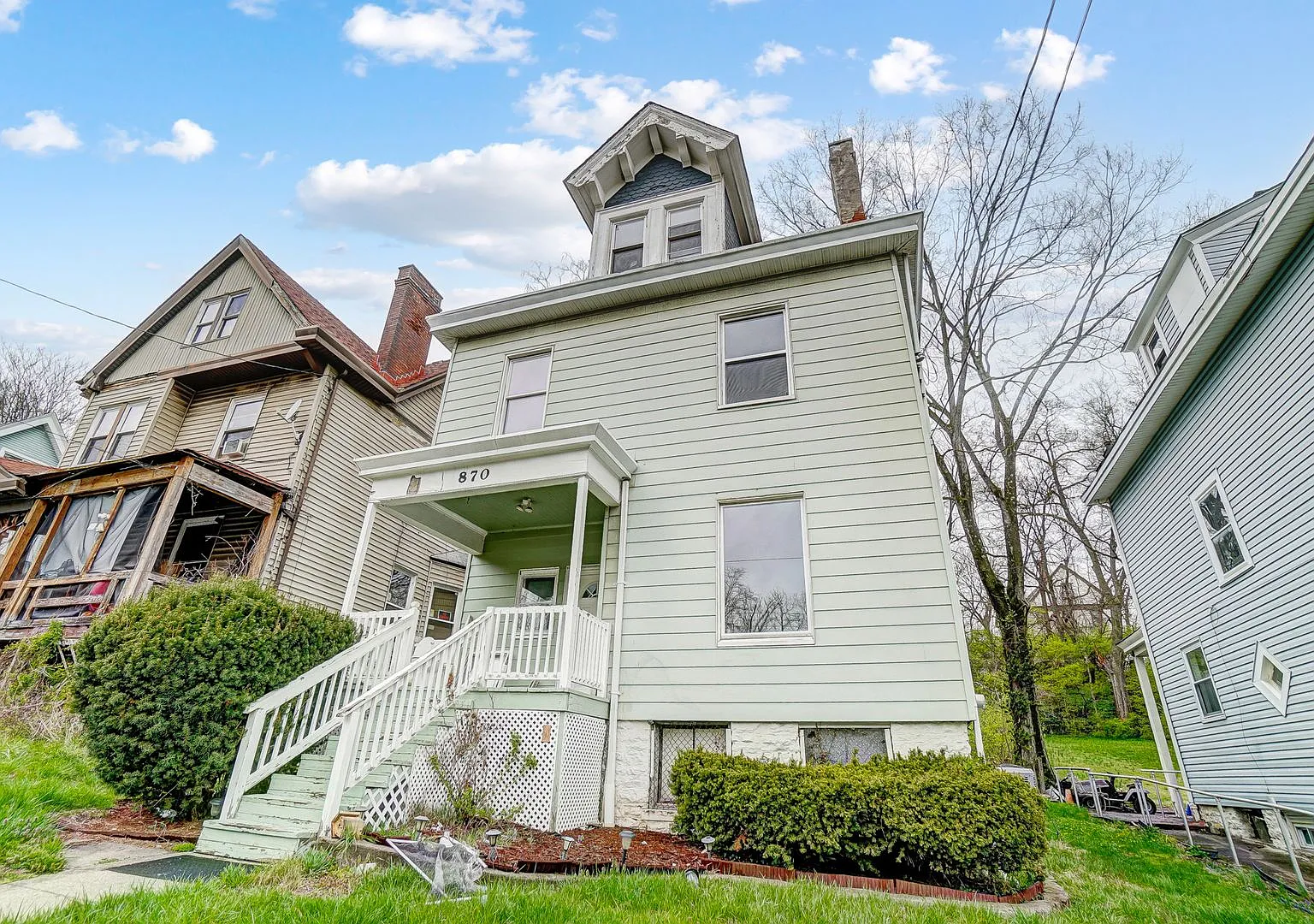 5 Bedroom House In Cincinnati! Leasing Special, 50% Off Security Deposit If Lease Signed By 09/15!! — Photo 3