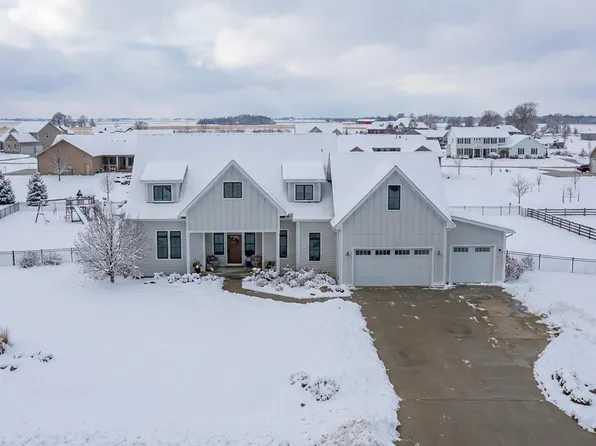 5247 Harvest Rd, Ames, IA 50014