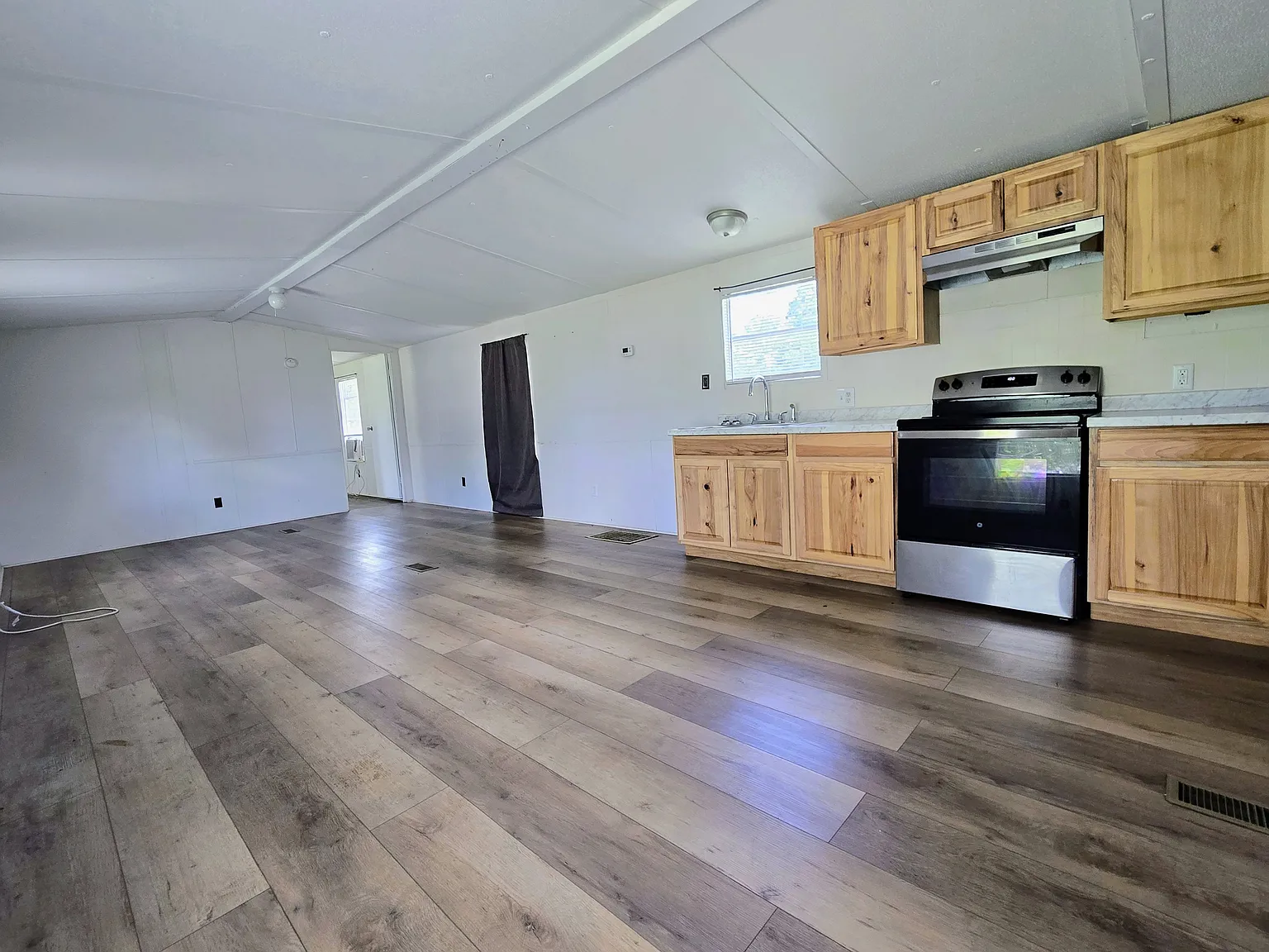 2 bed, 960 sqft, $905 — Photo 2