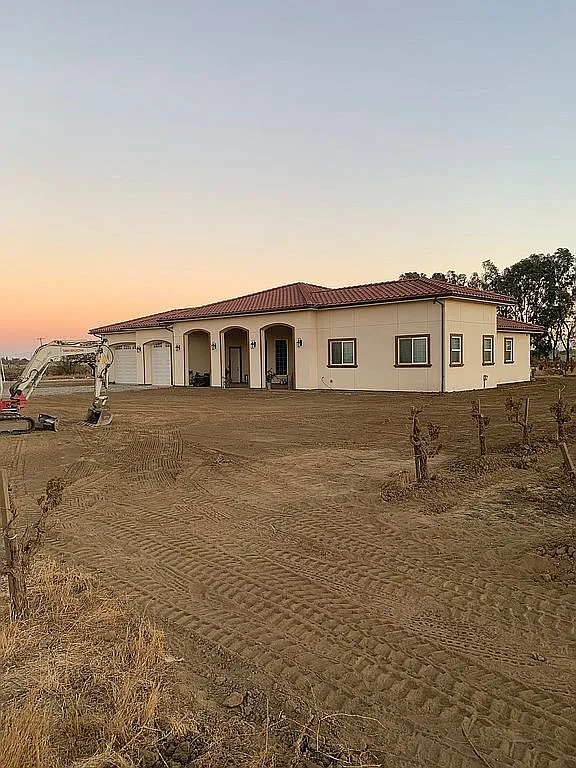 2560 Tule Ln photo 1