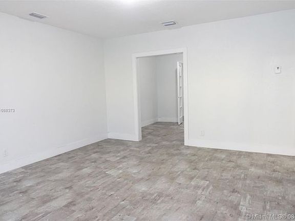 2nd image of 8430 Crespi Blvd Unit 8428