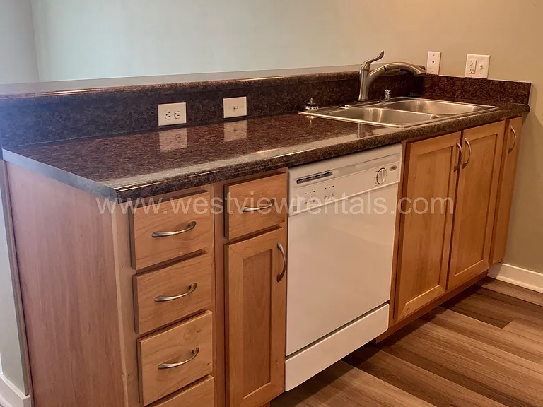 200 E Maple St — Photo 86