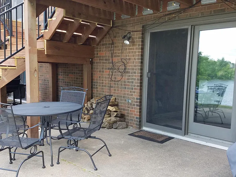 Front door is to the back of the building. East facing.