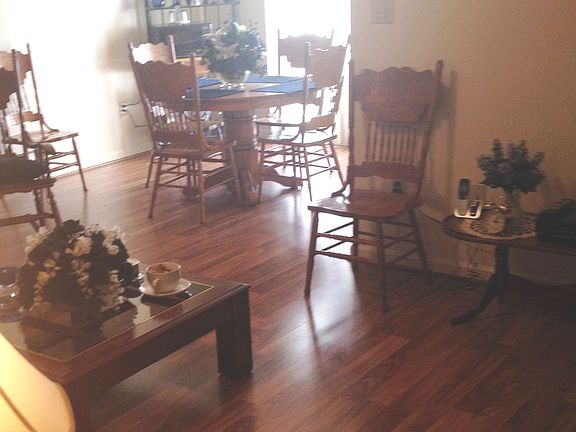 3rd image of 220 Christopher Dr