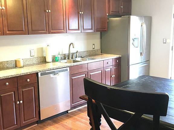 Large Eat-In Kitchen