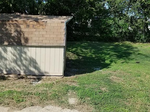 3rd image of 2539 Albemarle Dr