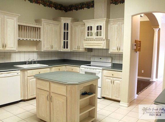 5th image of 729 Town Lane Dr