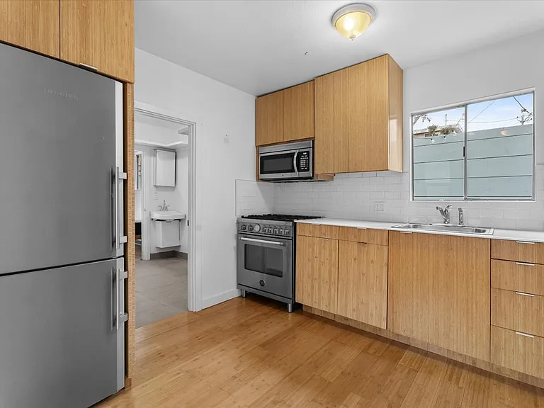 961.5 Marco Pl — Photo 2