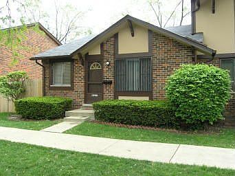 1st image of 1S255 Stratford Ln