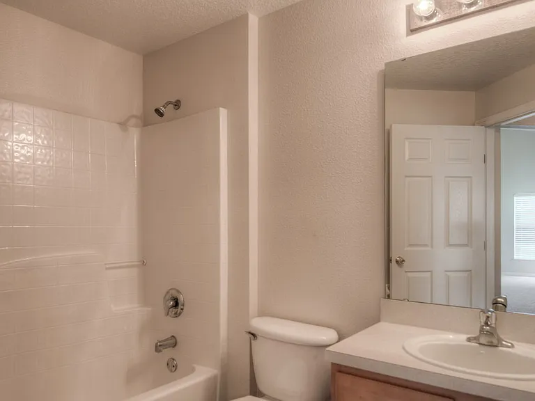 4612 Woodford Dr — Photo 9