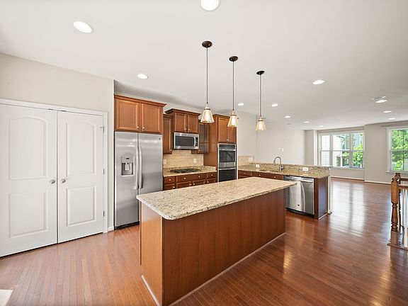 5th image of 1431 Occoquan Heights Ct