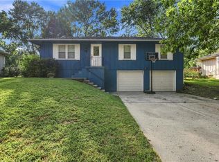 2206 S Park Ave, Oak Grove, MO 64075