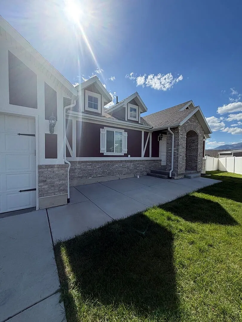 Cul-De-Sac Home — Photo 1