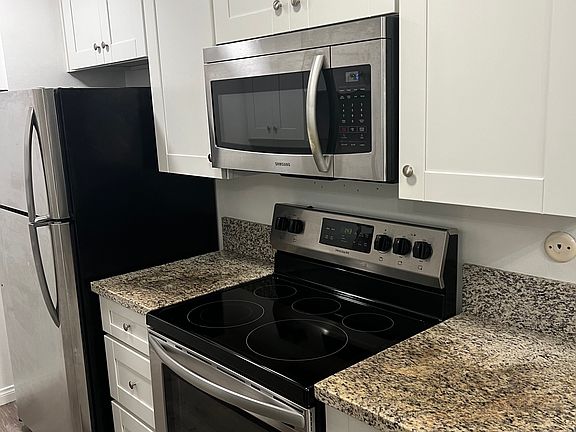 5th image of 1801 Diamond St Unit 3-221