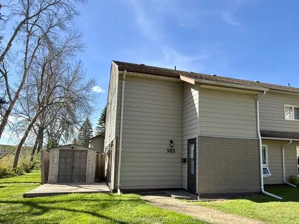 585 Nobel Rd #32, Thunder Bay, ON P7B 5Y7