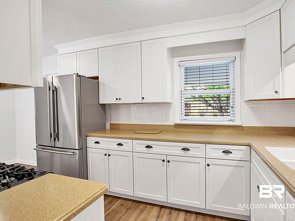5th image of 524 Linda Ln