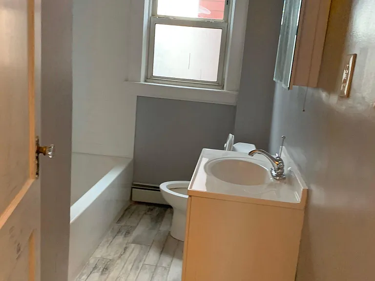 31 Home Ave — Photo 3
