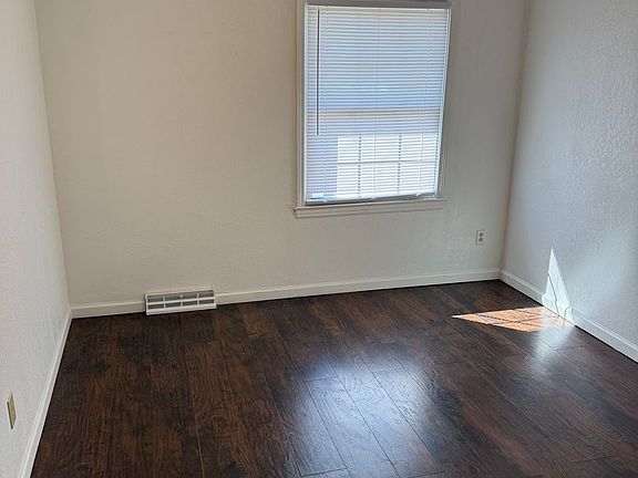 4th image of 2100 W Bremer Ave #2112