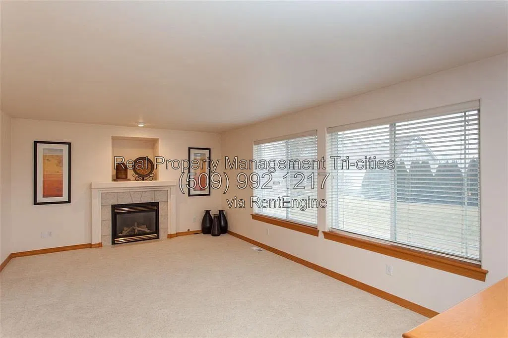 5 bed, 2.5 bath, 2800 sqft, $2,995 — Photo 4