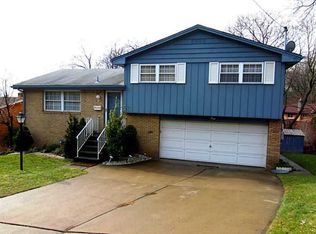 105 Legrande Dr, Pittsburgh, PA 15221
