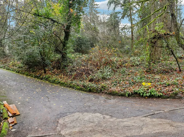 3032 SW Nottingham Dr, Portland, OR 97201