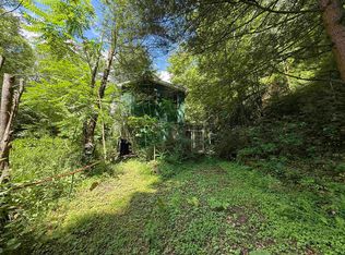 1528 Coco Rd, Elkview, WV 25071