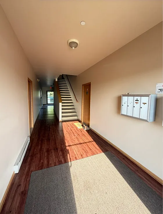 2 bed, 1000 sqft, $1,600 — Photo 2